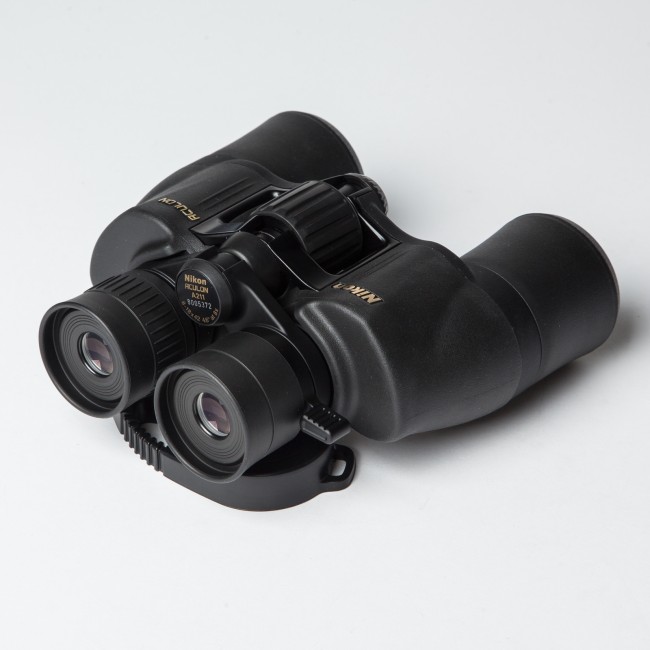 Бинокль Nikon Aculon A211 8-18x42 Бинокль Nikon Aculon A211 8-18x42