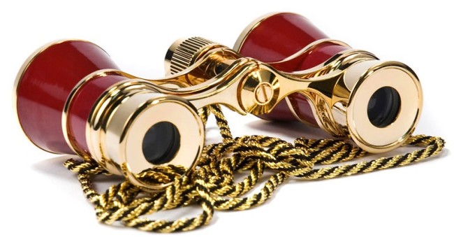 Бинокль театральный Kromatech БТ 3х25 с цепочкой (красный) Бинокль театральный Kromatech БТ 3х25 с цепочкой (красный)