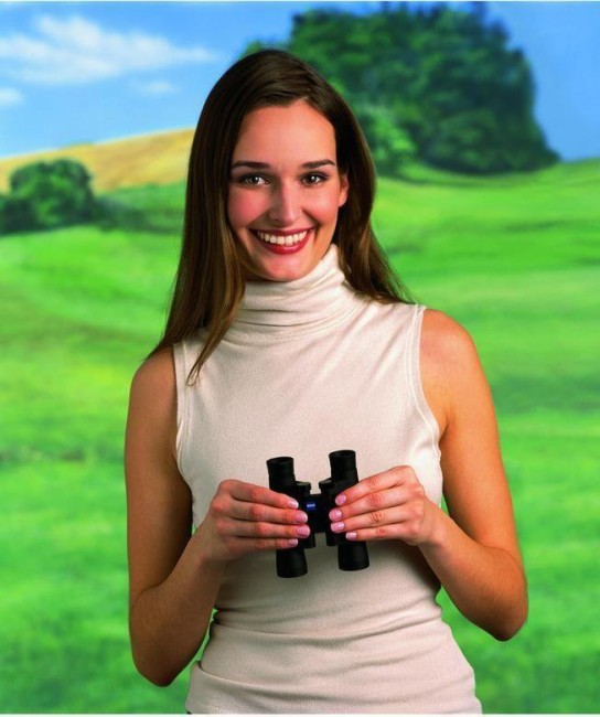 Бинокль Carl Zeiss 10x25 T* Conquest Compact