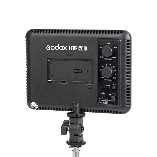Осветитель светодиодный Godox LEDP120C накамерный Осветитель светодиодный Godox LEDP120C накамерный